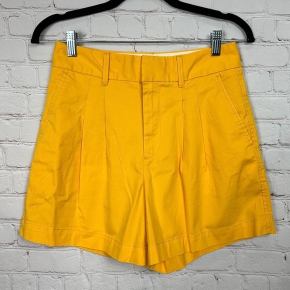 GAP yellow pleated khaki 4" cotton shorts,‎ sz 2, GUC - Picture 1 of 5